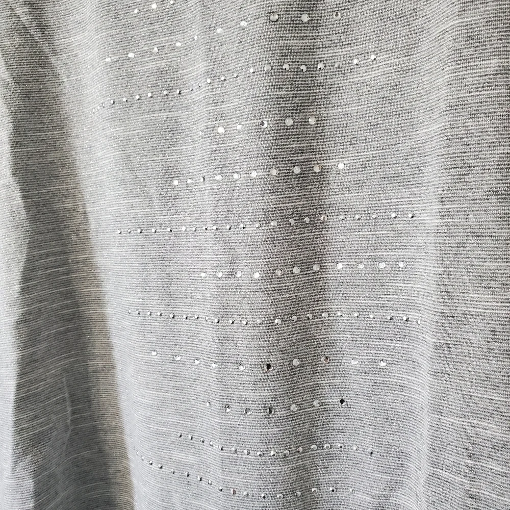 ZENERGY Chicos Gray Sparkle Rhinestone Metallic Top Blouse Womens 2 Large FLAW - Picture 4 of 15